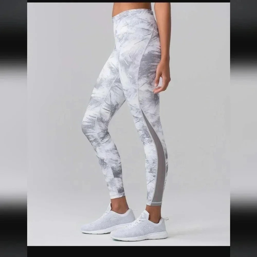 Lululemon Train Times 7/8 Pant *25" Breeze By White Light Cast / Light Cast